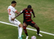 九游体育网页版登录入口-包含碰撞火花！足球亲民平台赛场厮杀激烈的词条