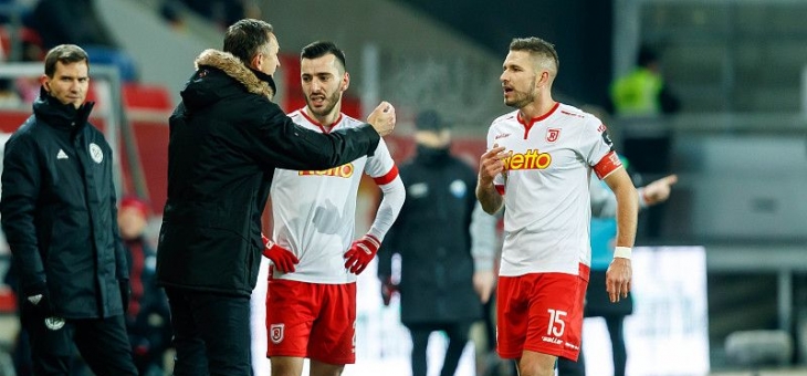 九游体育官方登录入口-关于沙尔克防守强势，已有多场零封对手的信息