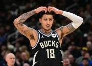 包含篮网惊险逆转雄鹿，总比分追平的词条