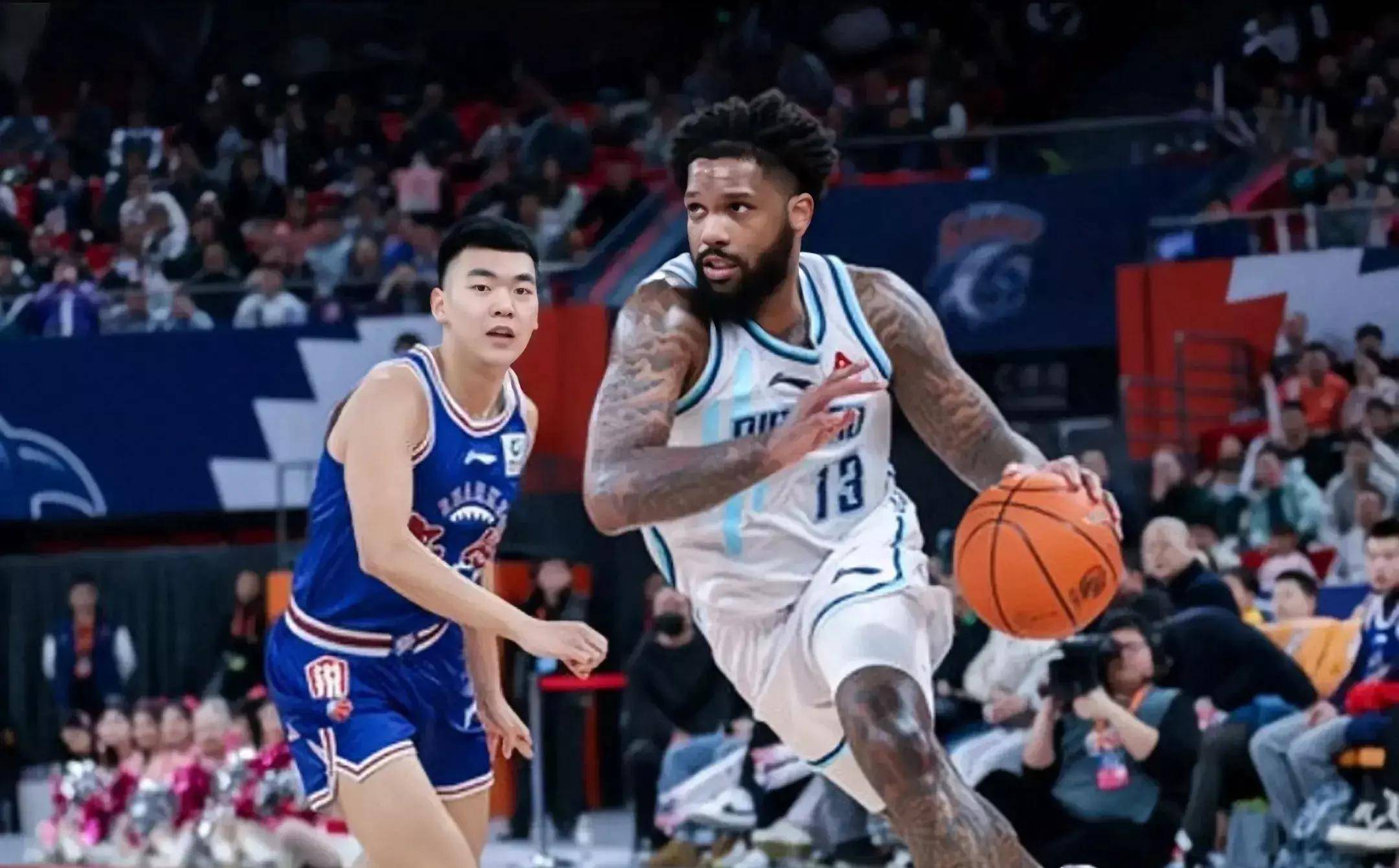 上海男篮状态火爆,轻取对手积分持平 上海男篮状态火爆,轻取对手积分持平