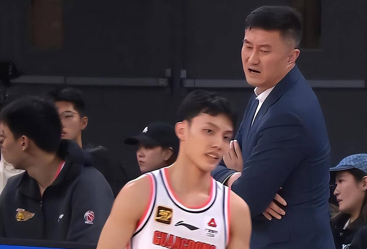 上海男篮状态火爆,轻取对手积分持平 上海男篮状态火爆,轻取对手积分持平