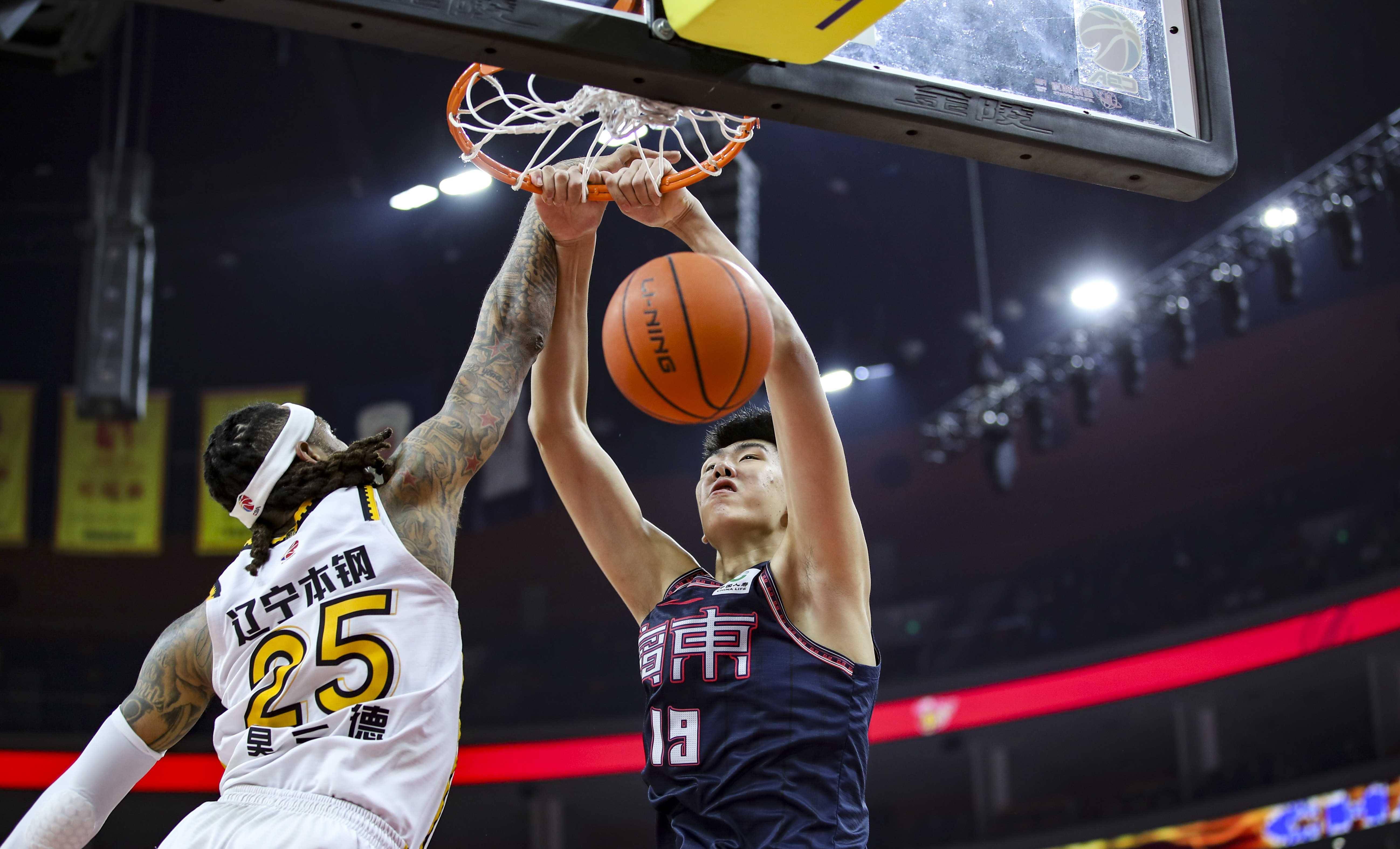 篮球技巧大赛吸引众多球迷,赞不绝口 篮球技巧大赛吸引众多球迷,赞不绝口