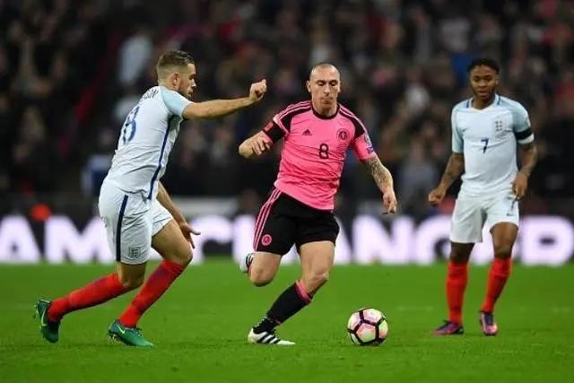 包含荷兰队客场击败挪威队,小组出线形势乐观的词条 包含荷兰队客场击败挪威队,小组出线形势乐观的词条