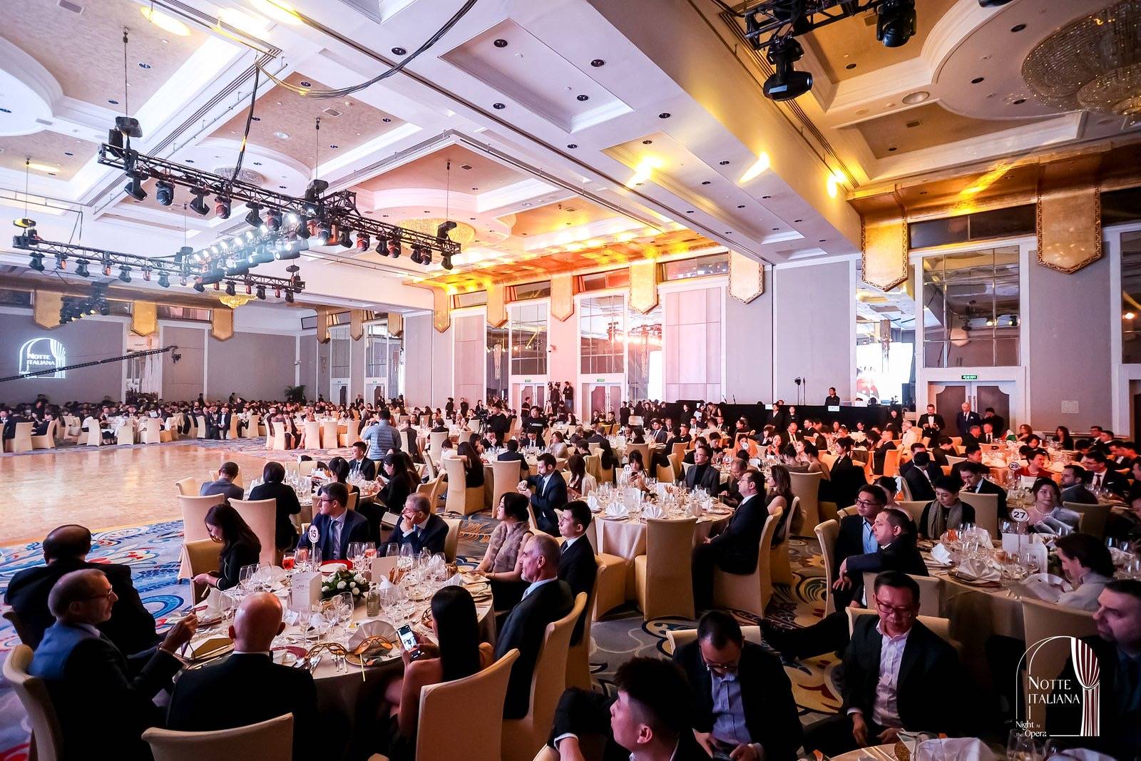 慕尼黑市政竞技俱乐部豪华晚宴成功举办 慕尼黑市政竞技俱乐部豪华晚宴成功举办