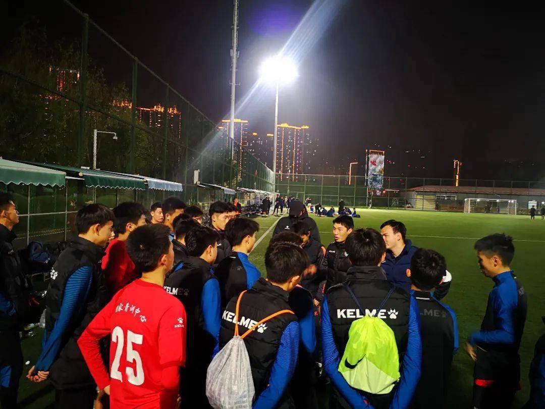 强敌对决,现场观战人数激增 强敌对决,现场观战人数激增