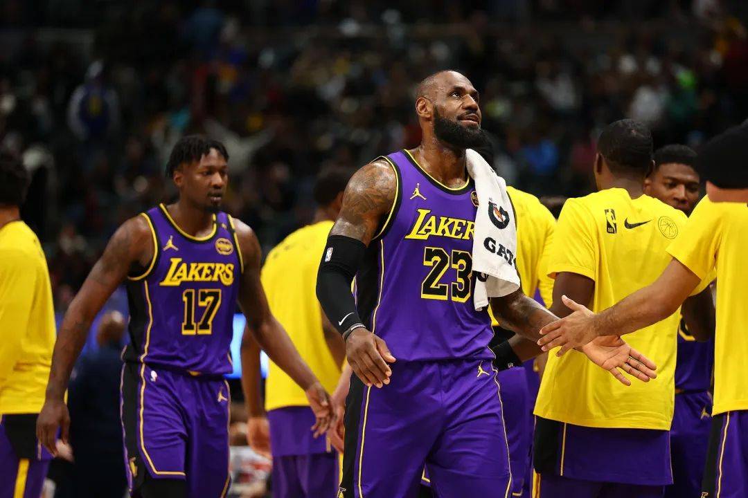 NBA球员在比赛中迎来生涯首个三双表现 NBA球员在比赛中迎来生涯首个三双表现