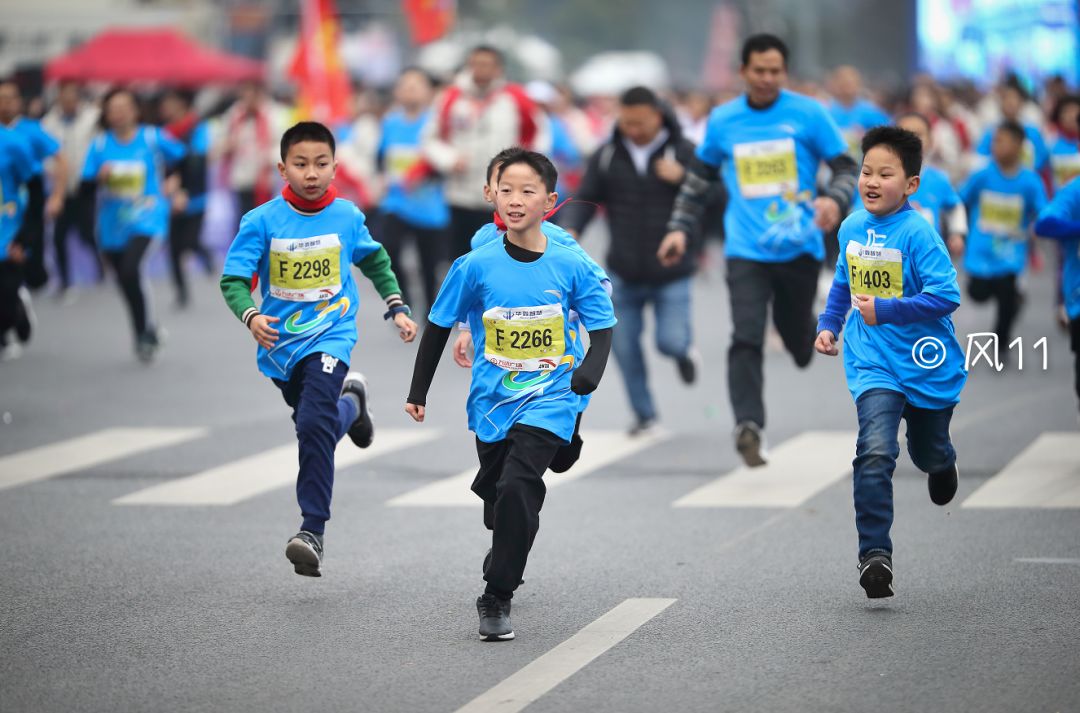 沸腾之战!力争冠军的队伍展开激烈角逐的简单介绍 沸腾之战!力争冠军的队伍展开激烈角逐的简单介绍