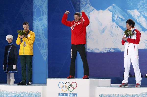 菲律宾运动员荣登颁奖台,精妙技艺 菲律宾运动员荣登颁奖台,精妙技艺