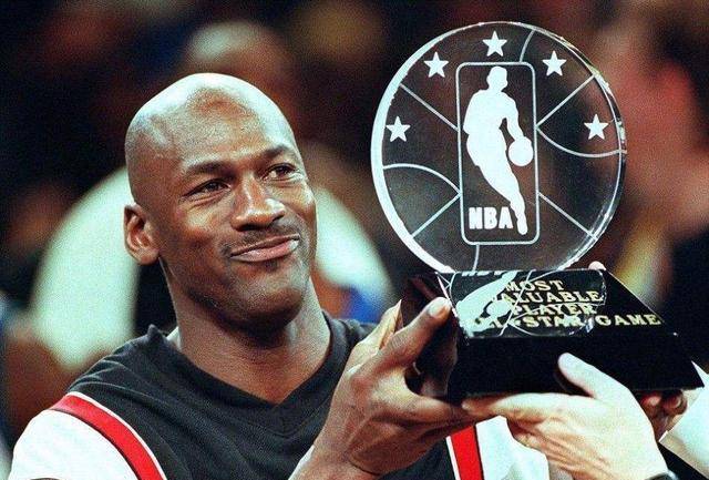 MVP球员在比赛中表现出色,获得高分 MVP球员在比赛中表现出色,获得高分