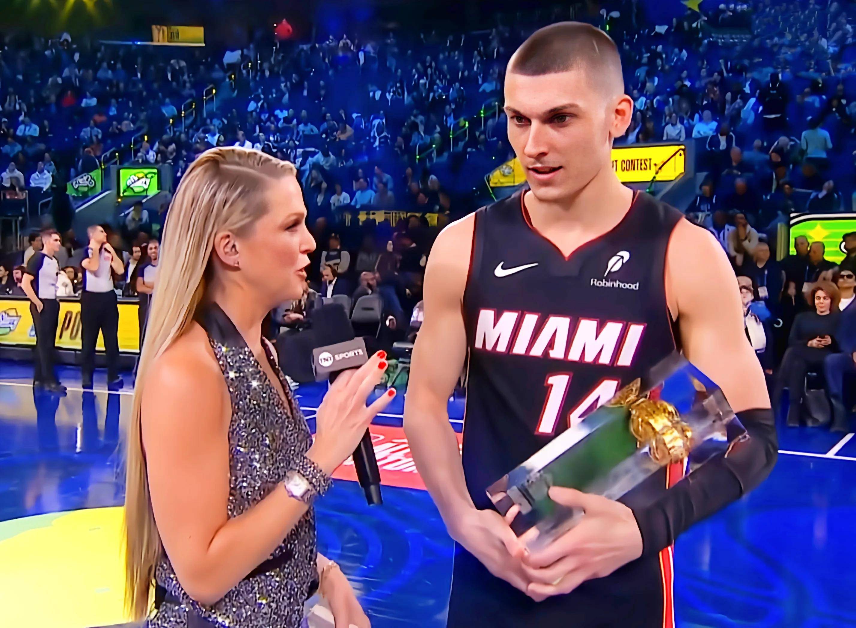 MVP球员在比赛中表现出色,获得高分 MVP球员在比赛中表现出色,获得高分