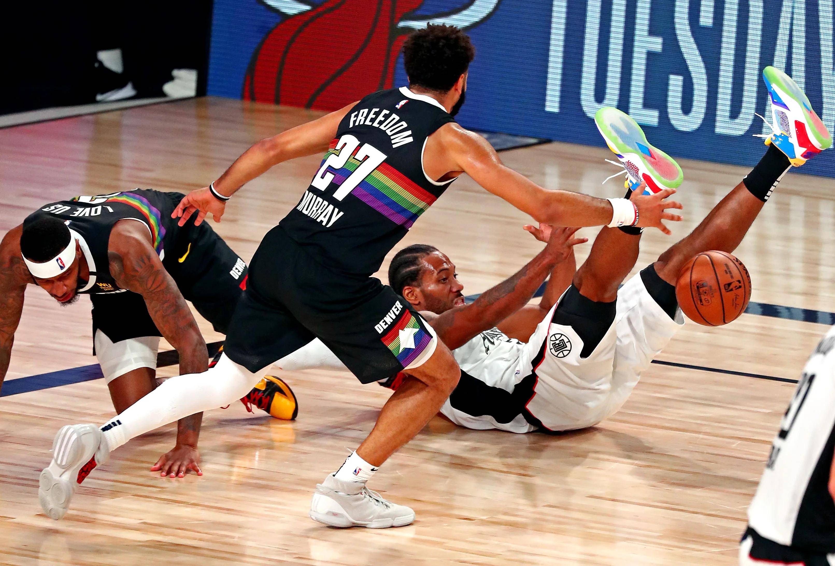 掘金球队备战明日与对手的对抗 掘金球队备战明日与对手的对抗