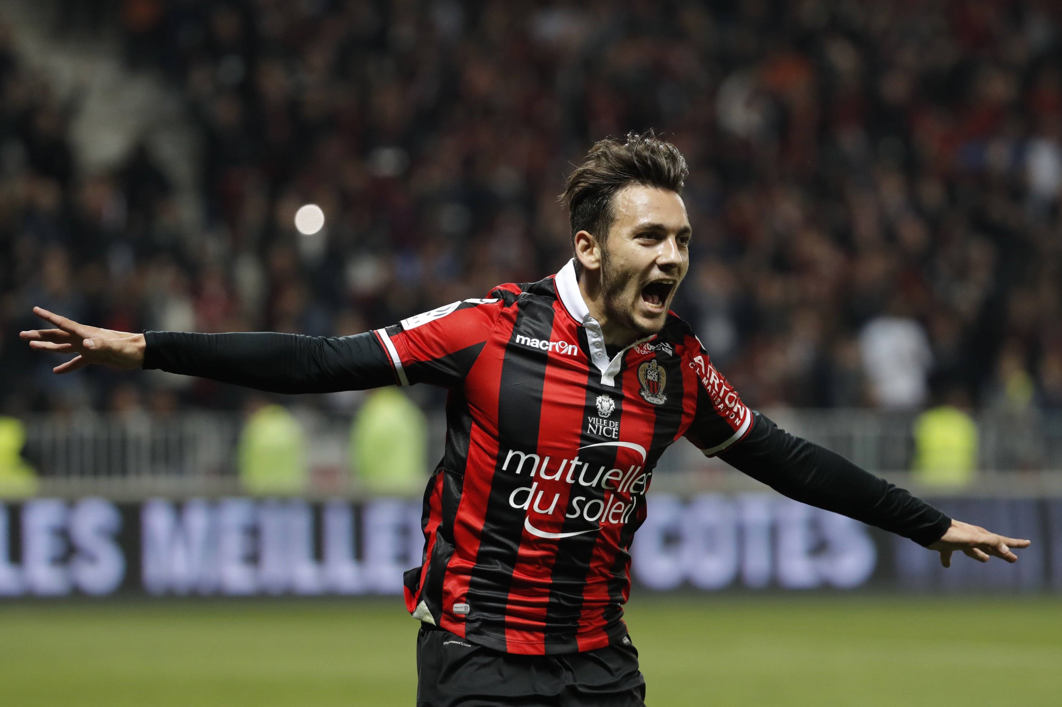 多特蒙德在德国联赛中保持连胜继续缩小和法甲的积分差距 多特蒙德在德国联赛中保持连胜继续缩小和法甲的积分差距