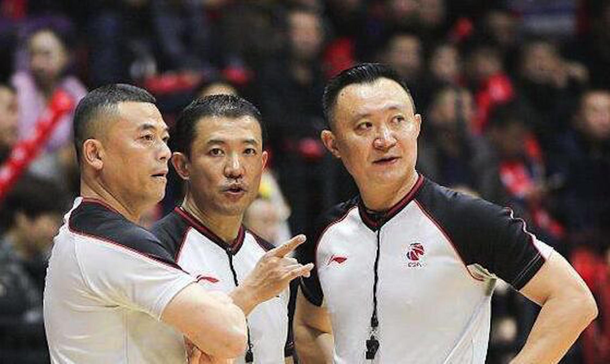 湖北队队员争议裁判判罚,球队连赢宣告终结 湖北队队员争议裁判判罚,球队连赢宣告终结