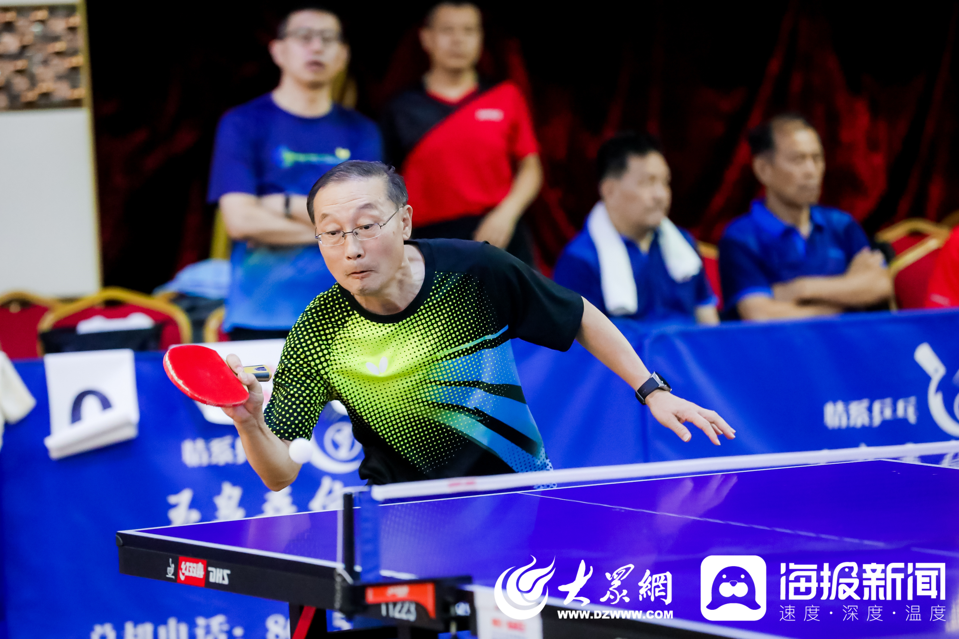 比赛激情迸发,球员们顽强拼搏不言败的简单介绍 比赛激情迸发,球员们顽强拼搏不言败的简单介绍