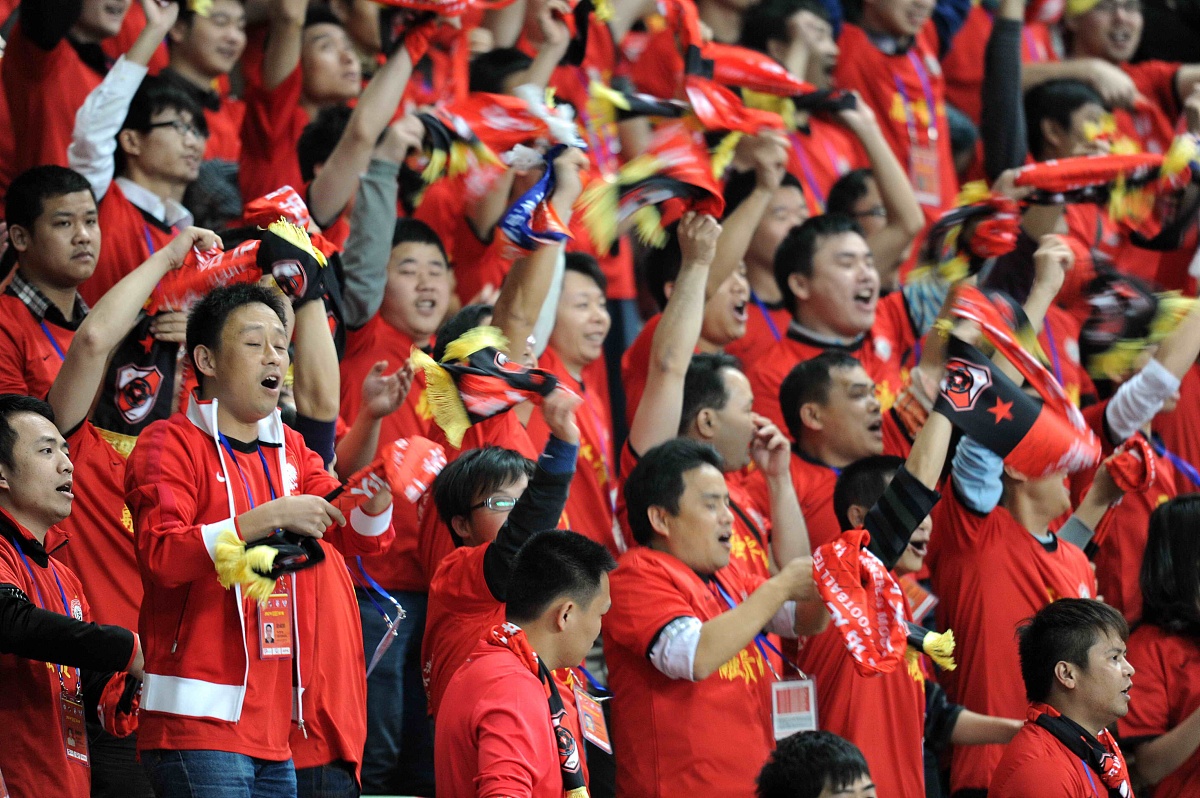 比赛激情迸发,球员们顽强拼搏不言败的简单介绍 比赛激情迸发,球员们顽强拼搏不言败的简单介绍