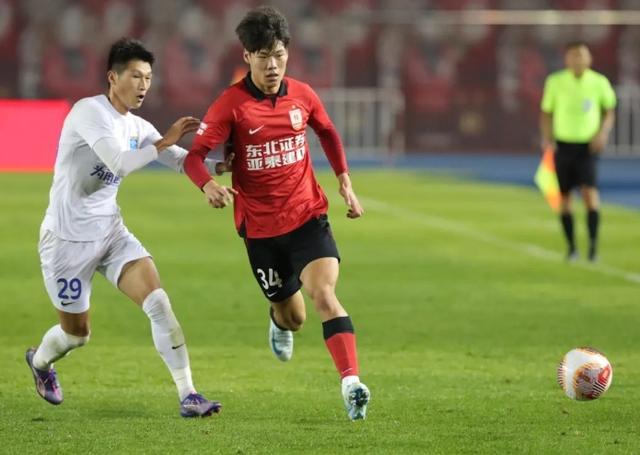 亚洲杯赛上中国足球队实现惊人的反击 亚洲杯赛上中国足球队实现惊人的反击