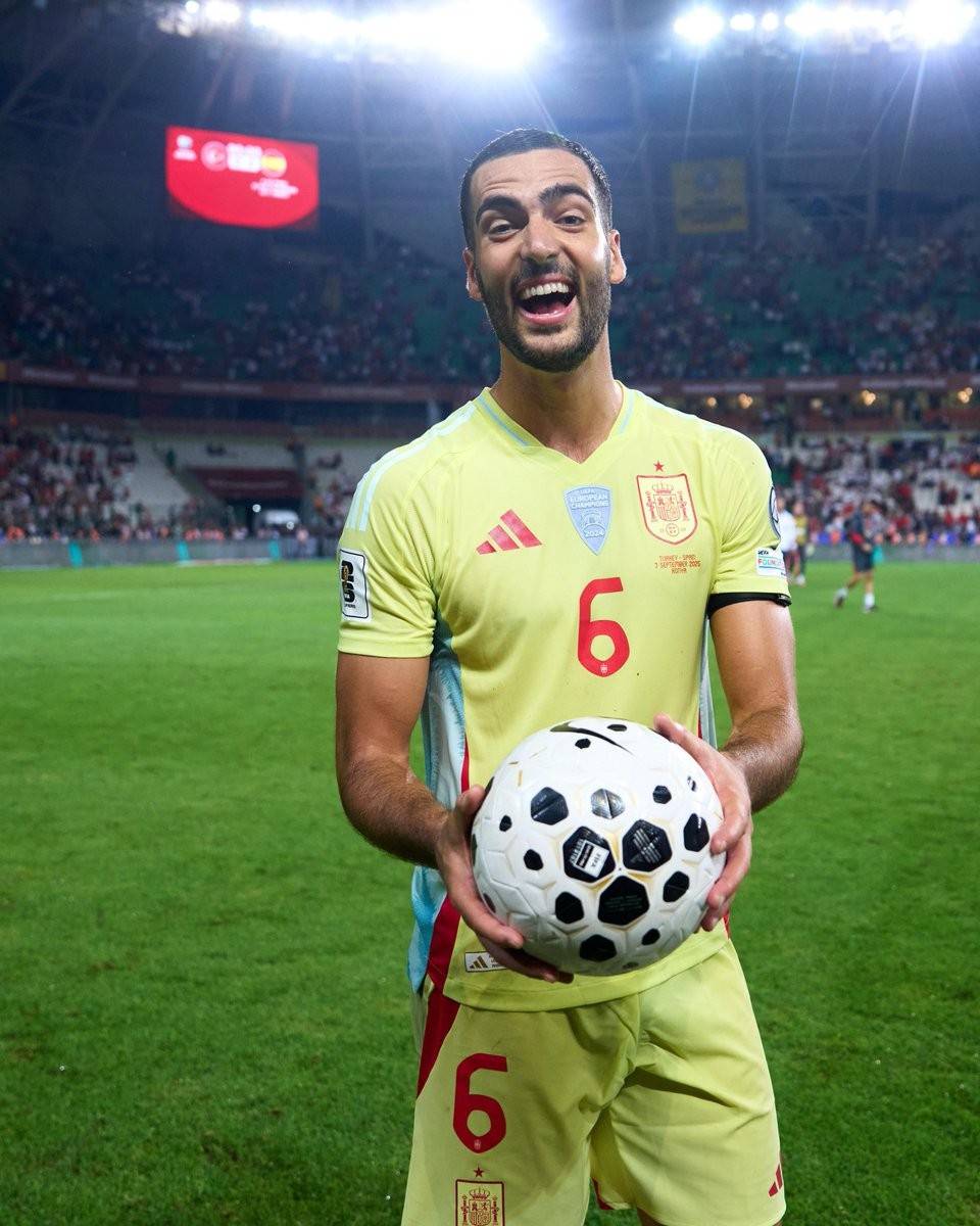 包含荷兰中场在国家队比赛中上演帽子戏法的词条 包含荷兰中场在国家队比赛中上演帽子戏法的词条