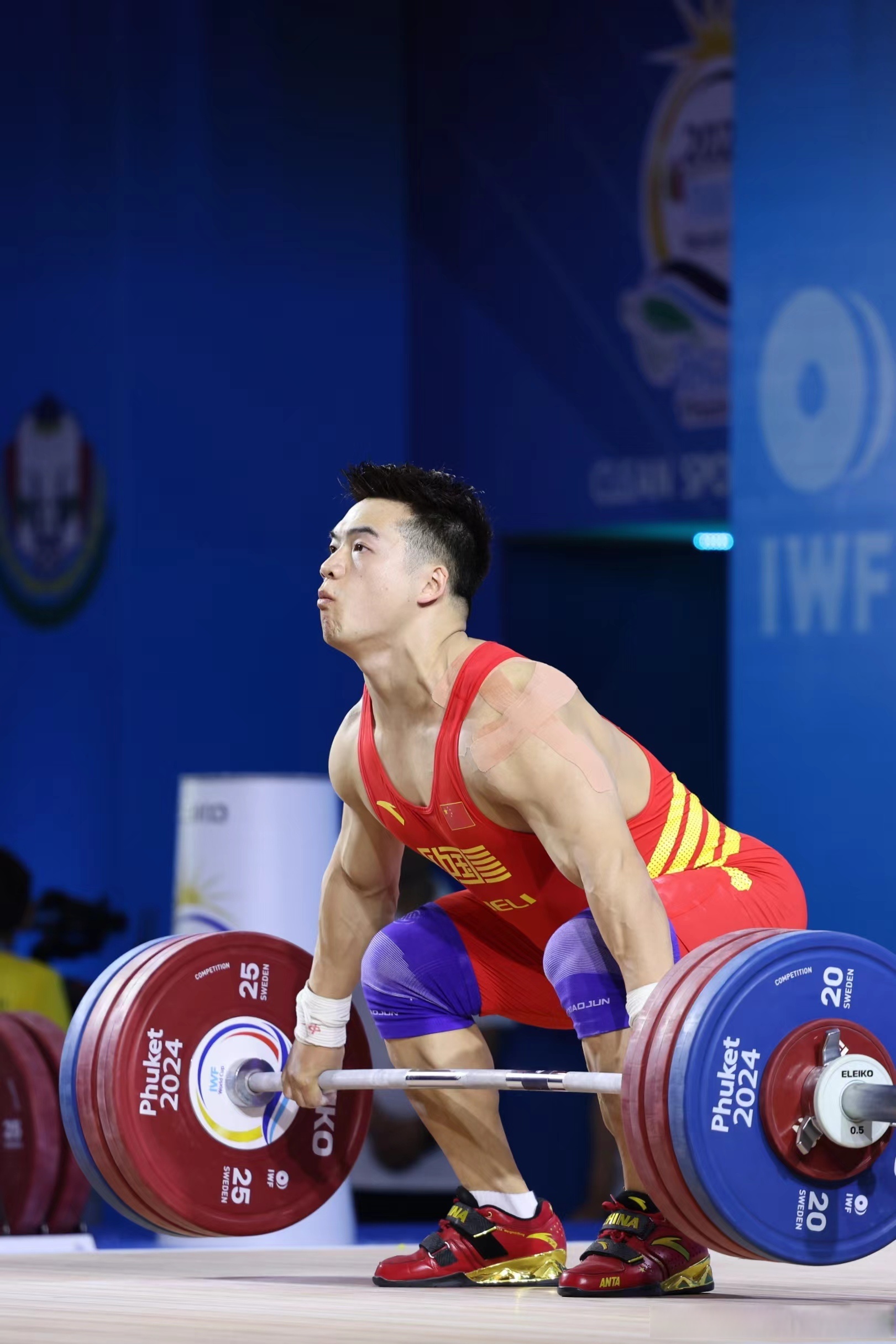 阿联酋举重队突破极限斩获银牌的简单介绍