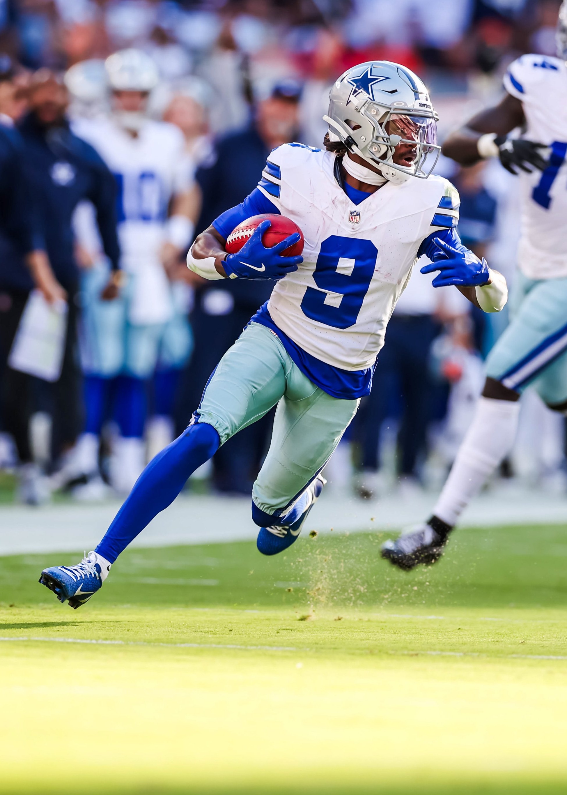 老鹰队球员在社交媒体上分享日常生活 老鹰队球员在社交媒体上分享日常生活