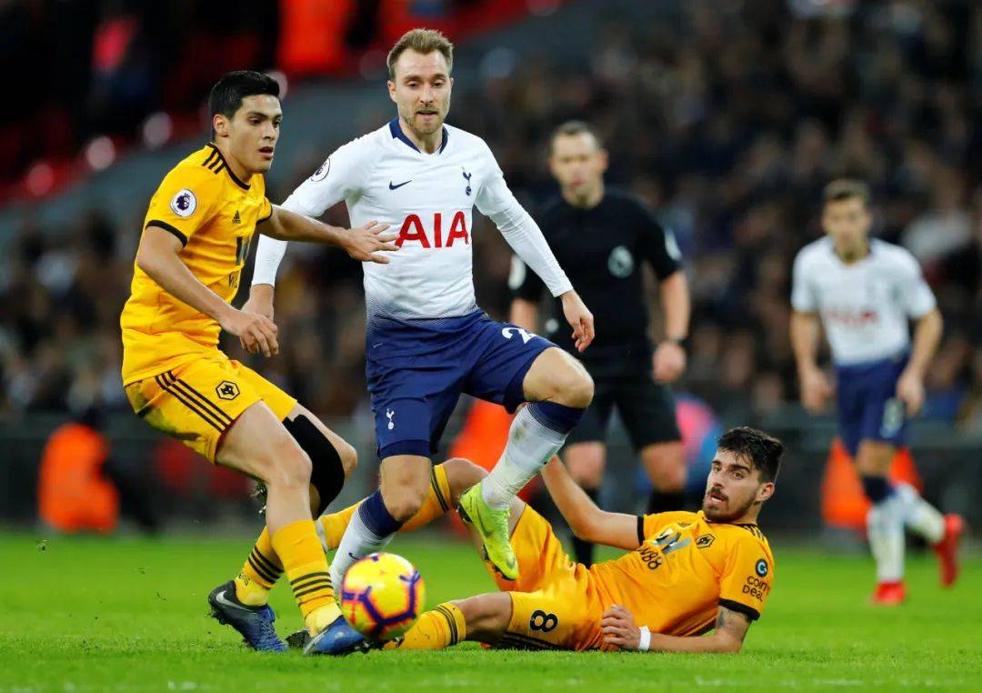 包含热刺主场迎战狼队，双方实力均衡的词条