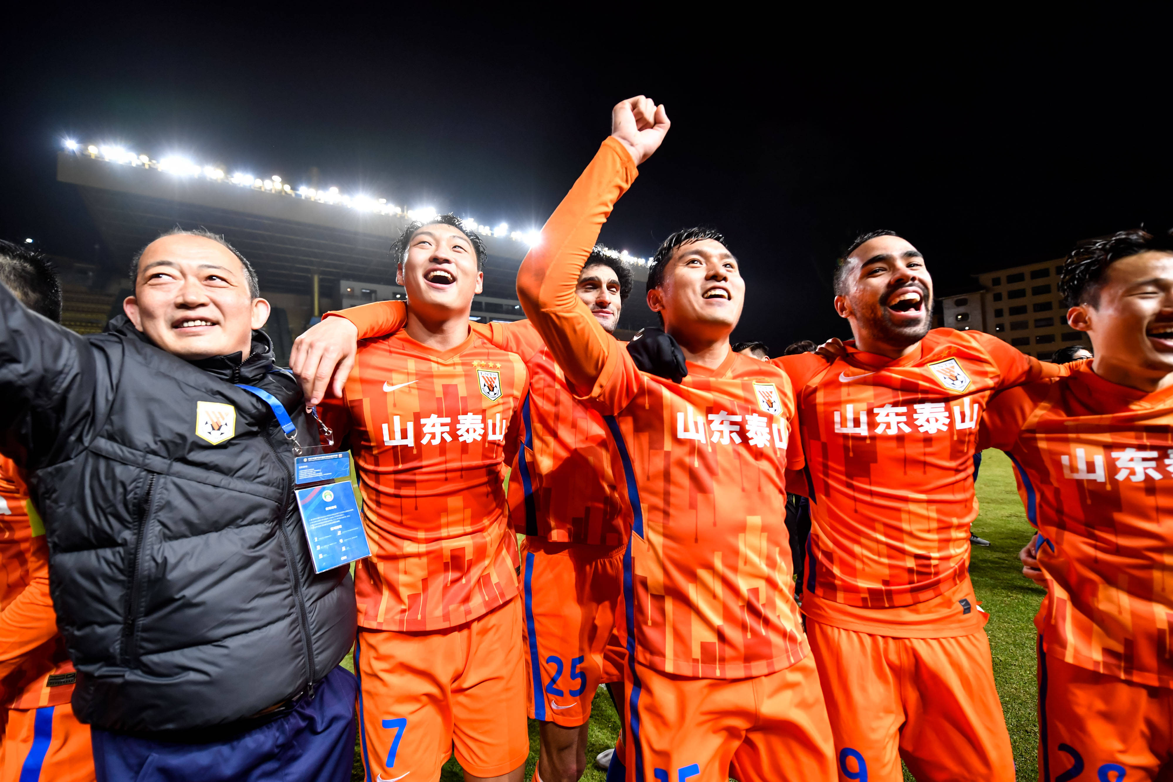 上港不敌对手,淘汰赛前途曲折 上港不敌对手,淘汰赛前途曲折