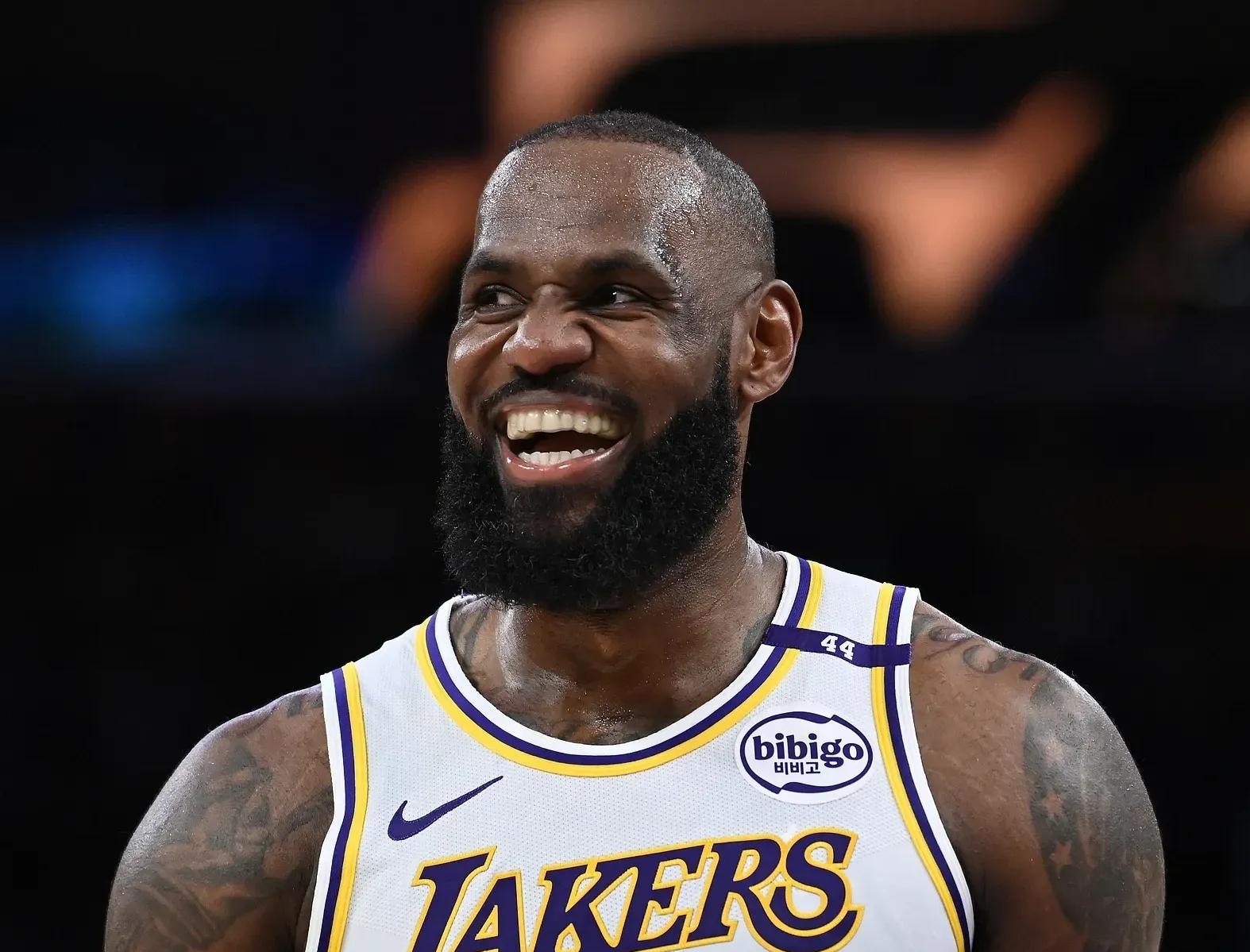 湖人击败掘金，詹姆斯狂轰29分